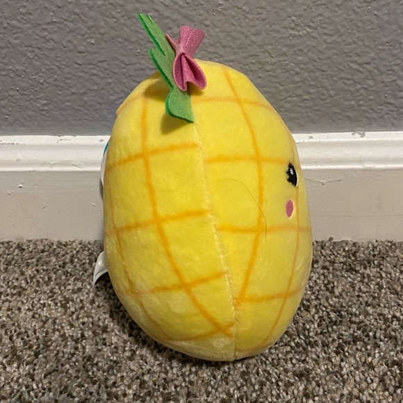 4 inch Maui pineapple squishmellow - Picture 3 of 4